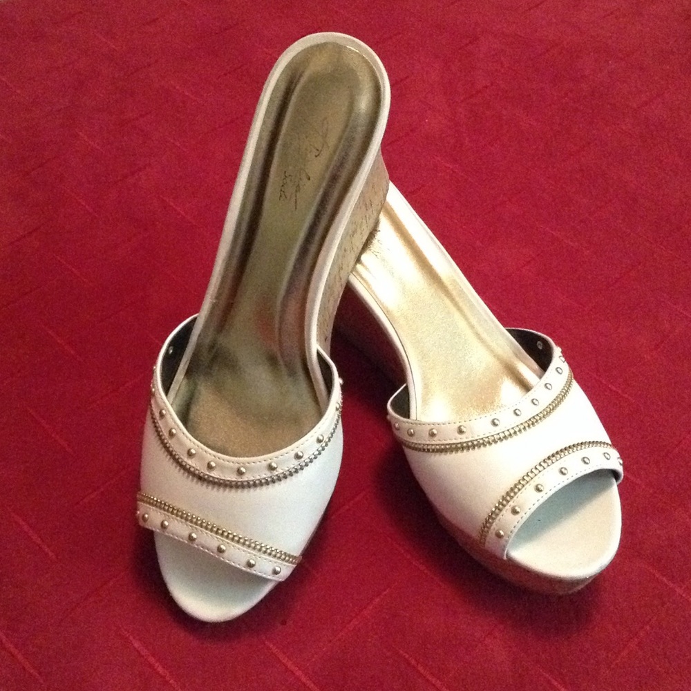Thalia Sodi wedges