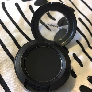 MAC Carbon Eyeshadow NWOB