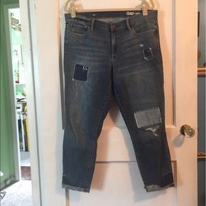 32 Gap1969 Cropped cut distress medium wash denim