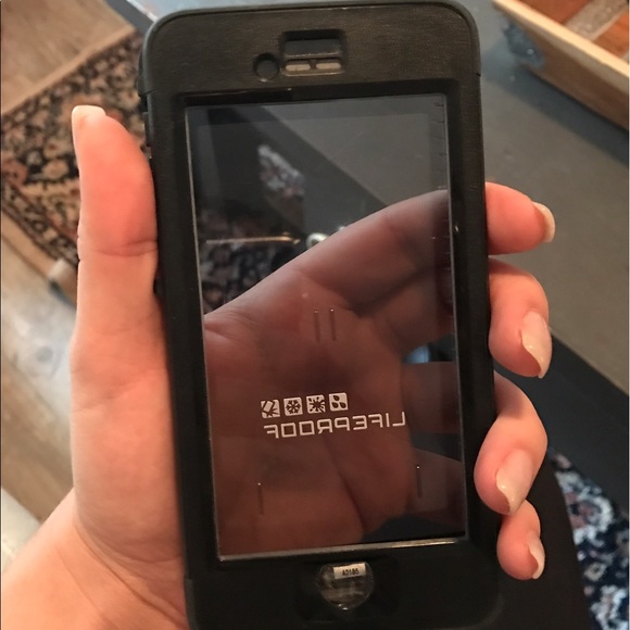 Review: Is the added protection of the LifeProof Nüüd for  Black gently used nüd life proof case!!!!