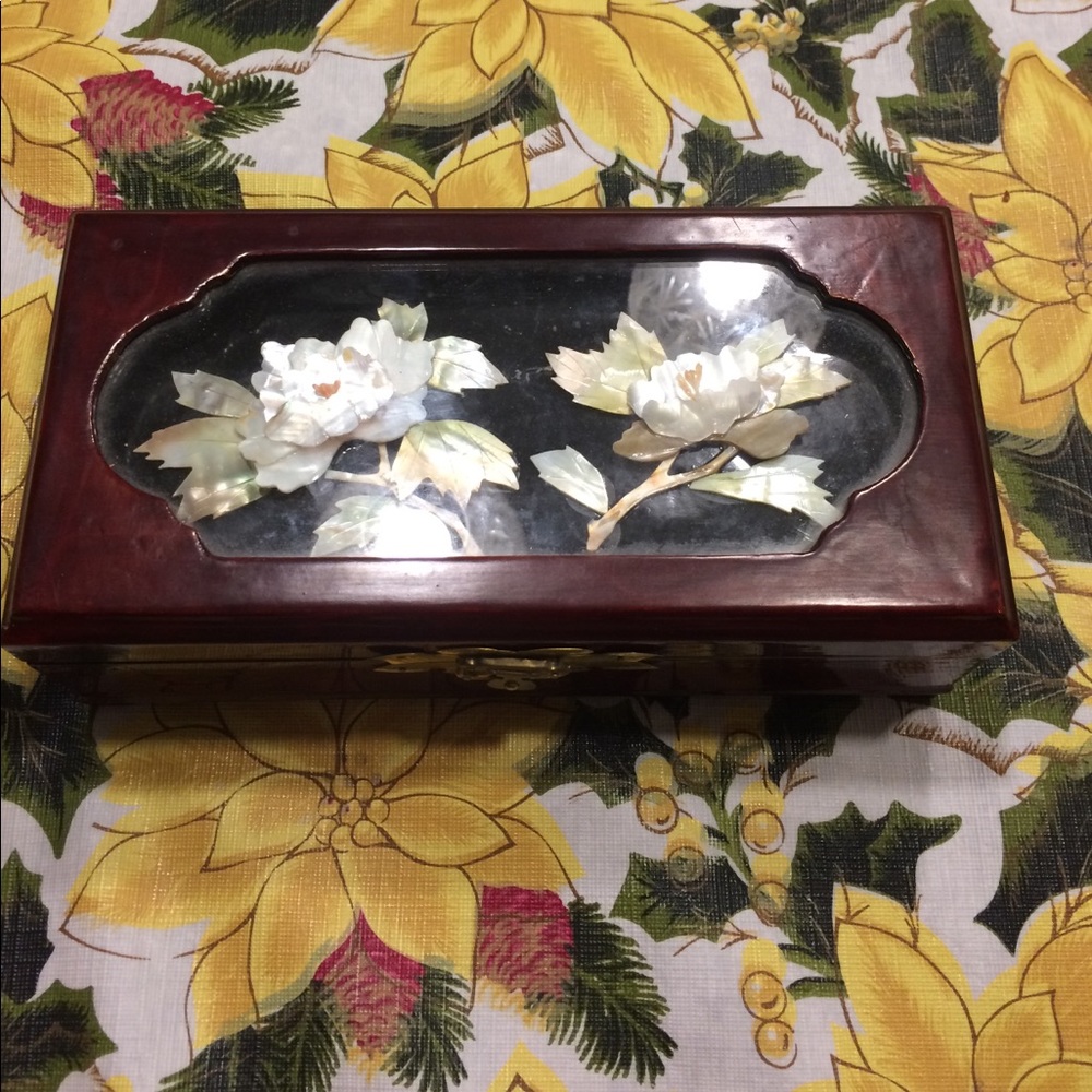 Jewelry box
