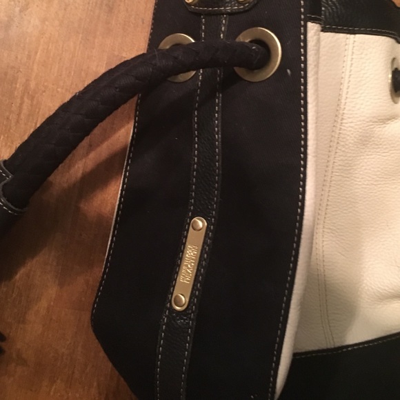 Cute medium size Kenneth Cole reaction bag - Picture 2 of 4