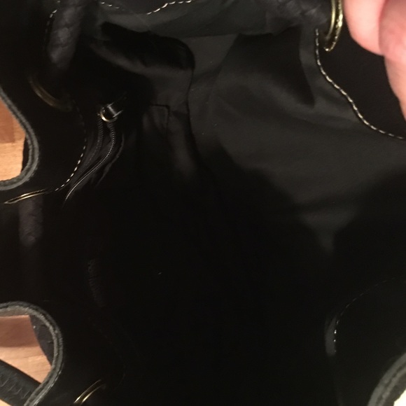 Cute medium size Kenneth Cole reaction bag - Picture 3 of 4