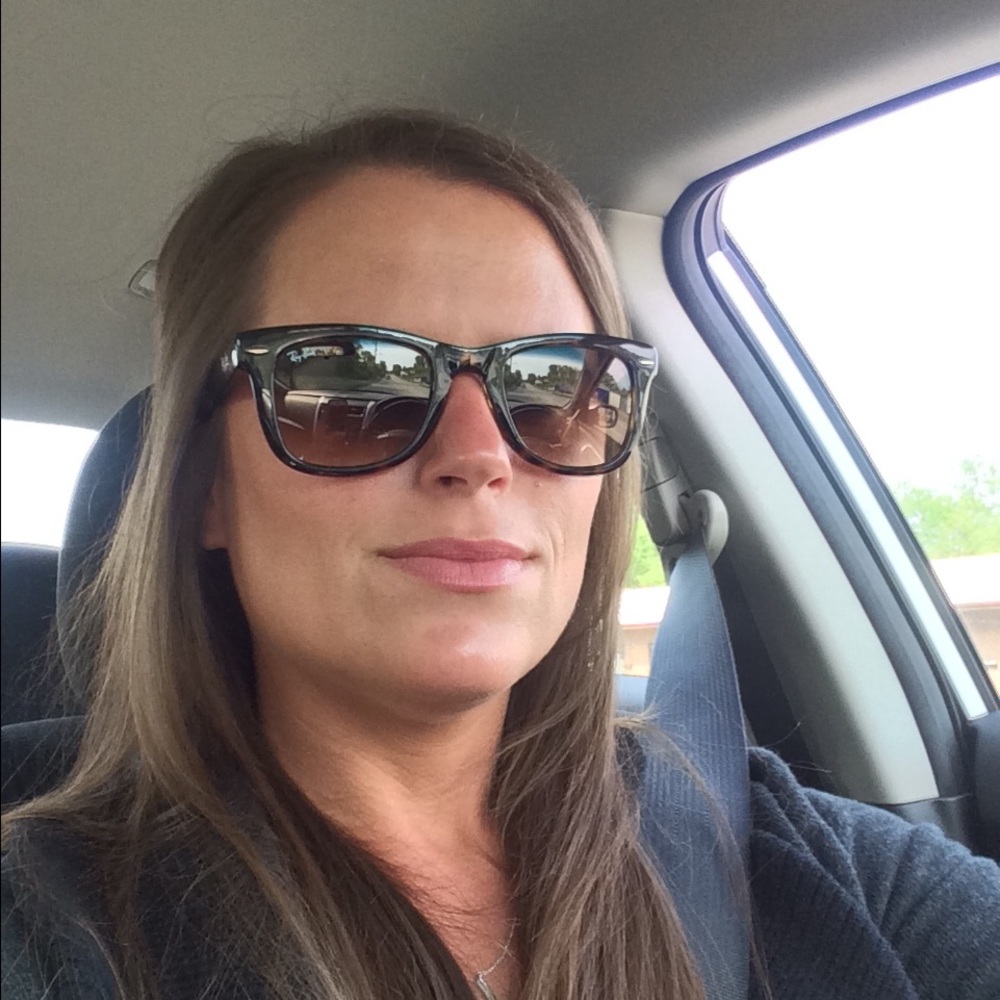 Meet your Posher, Elizabeth