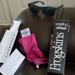 Oakley Frogskins with all original stuff!