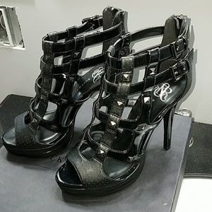 Rock & Republic Syler caged heel size 8 blk