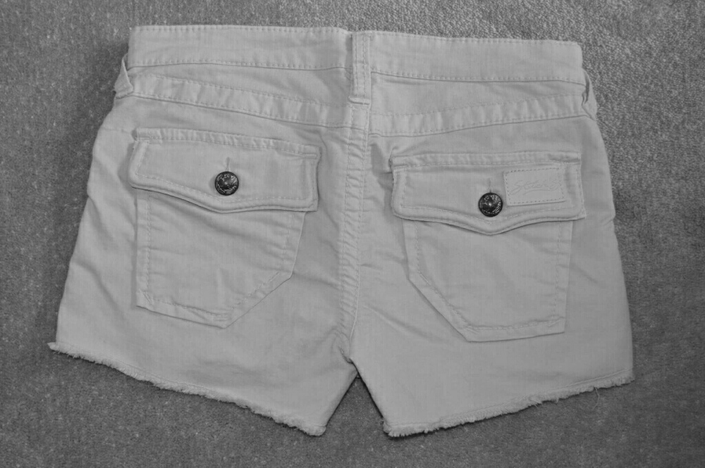 Stitch's White/Cream Denim Shorts - Size 28