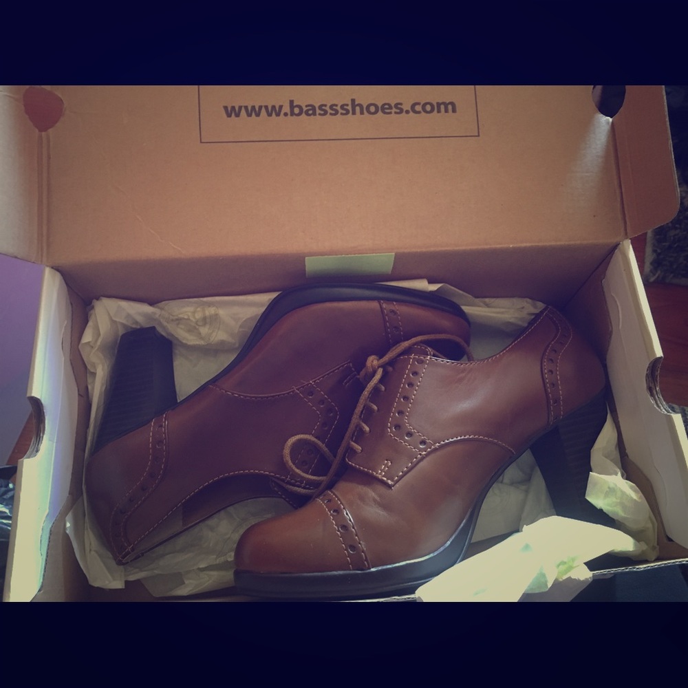 Tan Bass Faith Oxford style