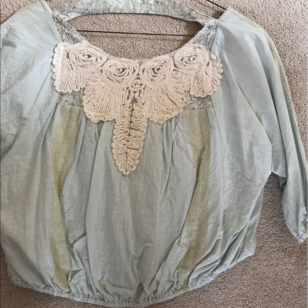 TRINITY CROCHET ELASTIC HEM BLOUSE SZ SM BABY BLUE GOLD CREAM