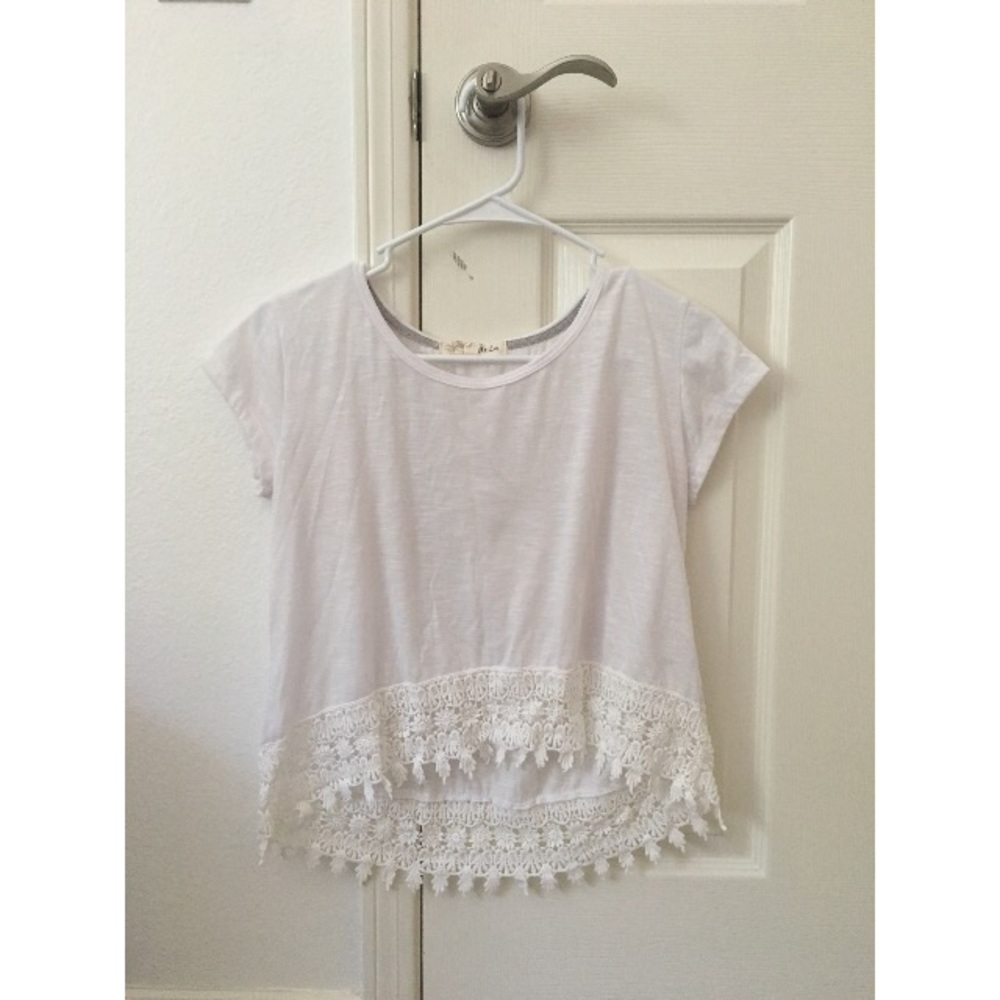 White lace trim short sleeve top