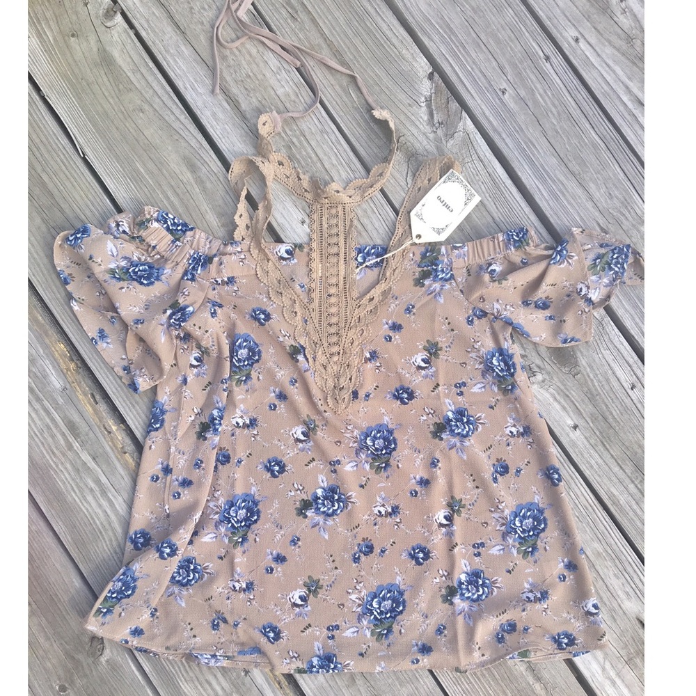 Gorgeous lace cold shoulder choker top - Picture 4 of 4