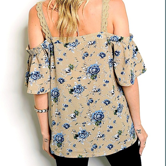 Gorgeous lace cold shoulder choker top - Picture 2 of 4