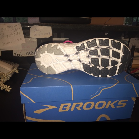 BROOKS-Pureflow 5 running shoe - Picture 2 of 3