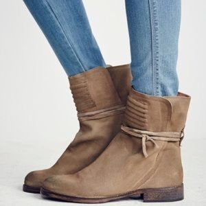 Free People Size 7, Cambridge style boot