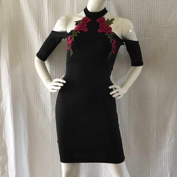 Dresses & Skirts - Black rose dress