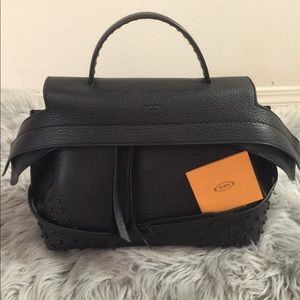 Sold!！Tod's Wave Medium Black
