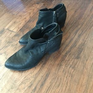 Dolce Vita Size 8 black booties