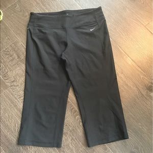 Nike Flare Leg (cropped) Yoga Pants