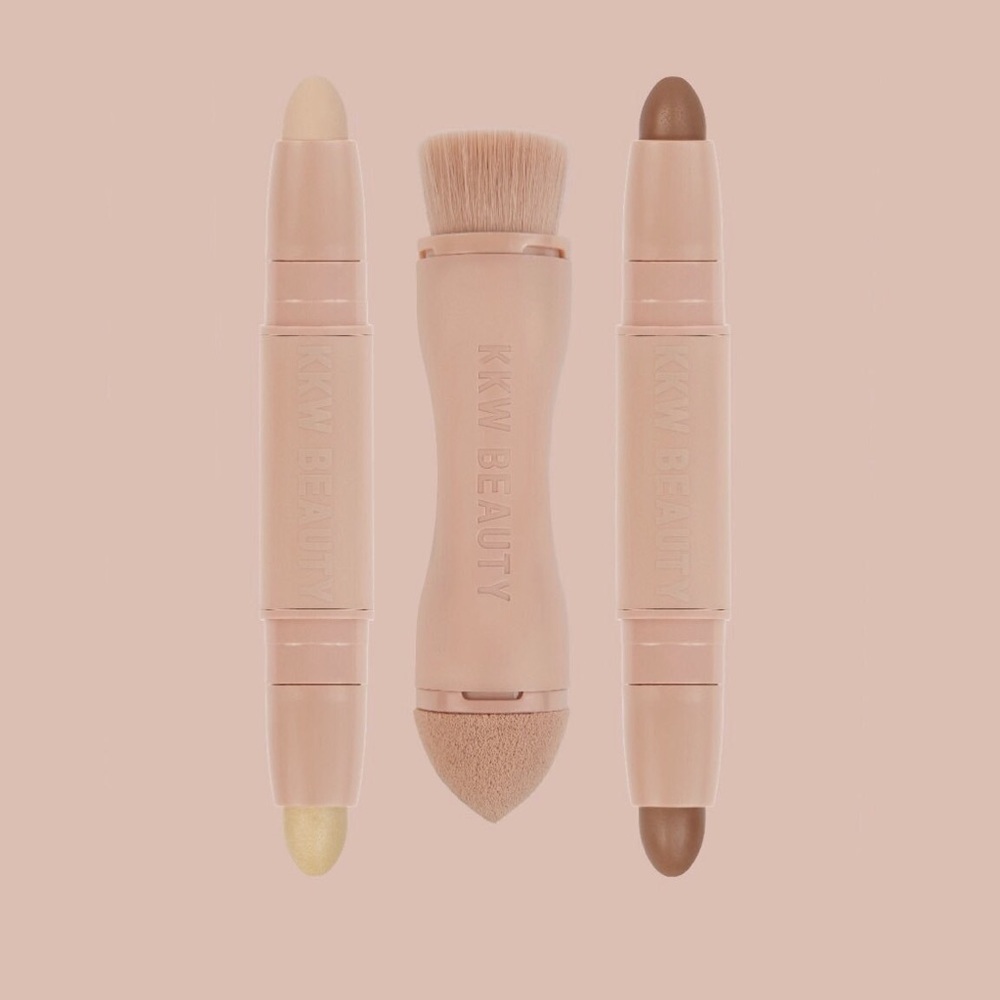 💄💋KKW BEAUTY LIGHT CREME CONTOUR KIT💋💄