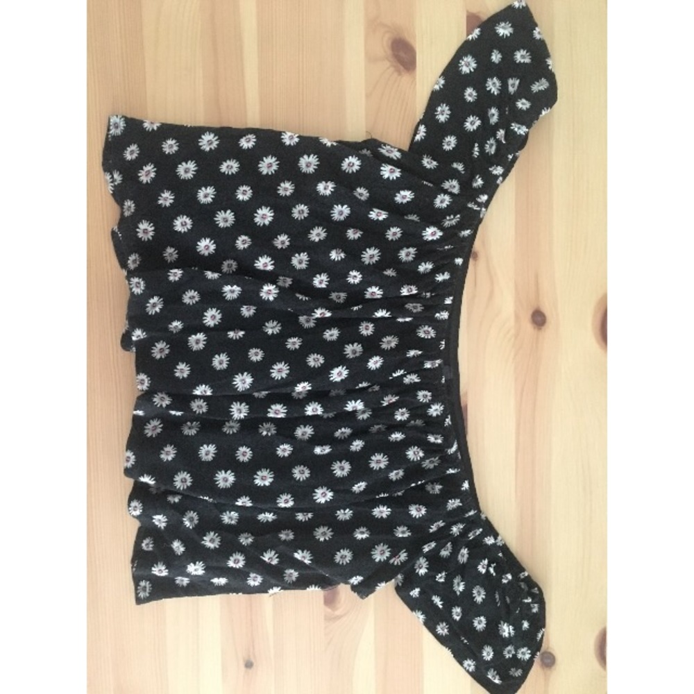 Tillys off the shoulder daisy crop top