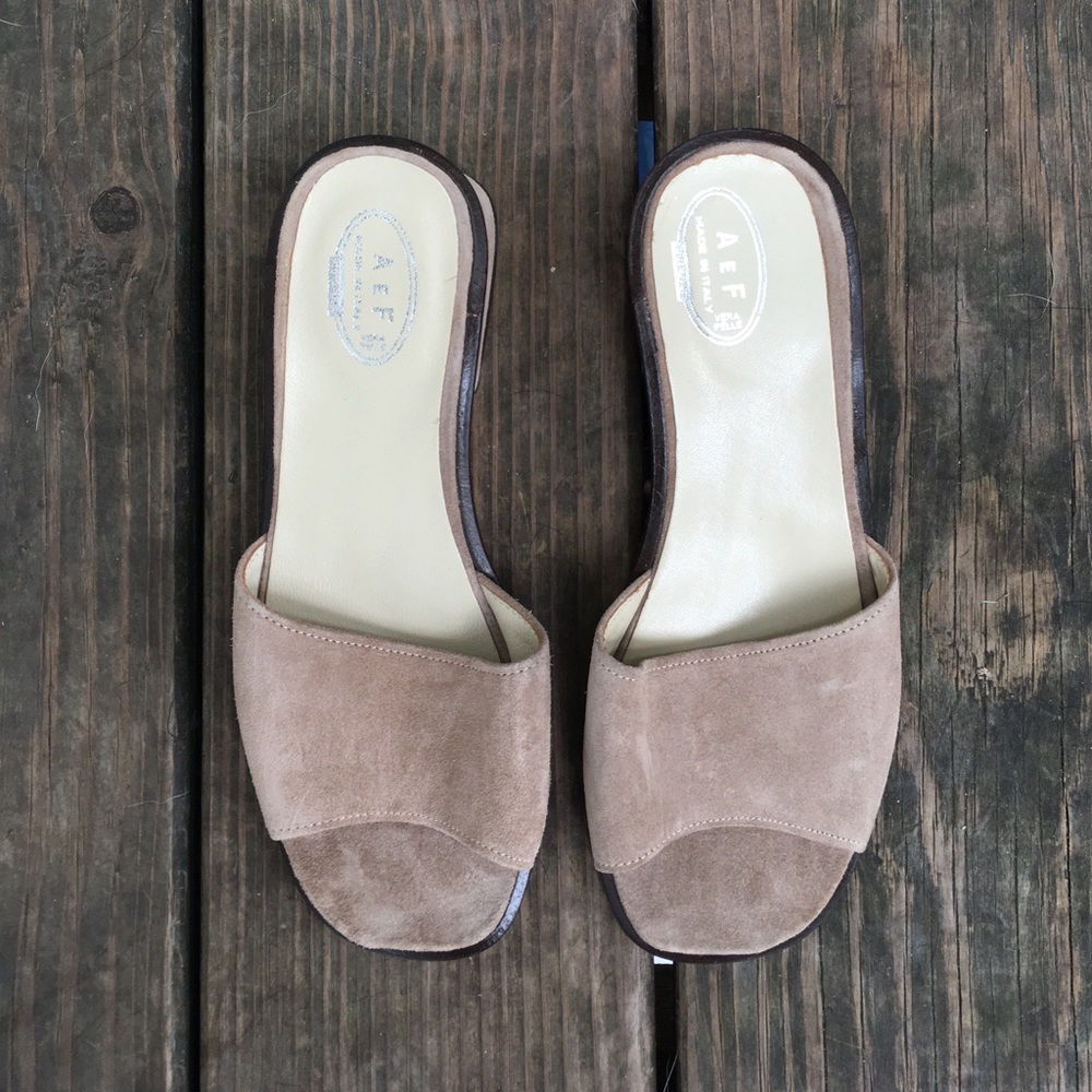 NWOT Cream suede leather slides. Made in Italy.