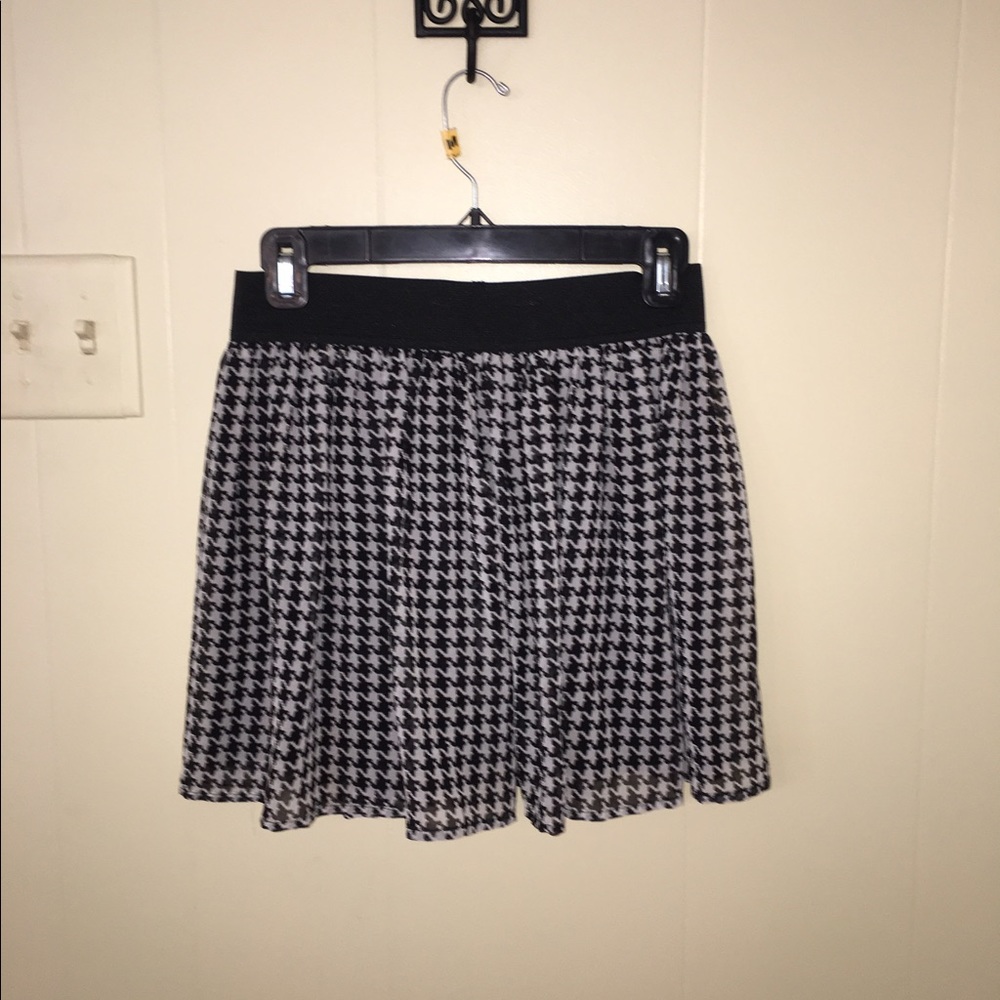 Houndstooth flowy skirt perfect for Alabama games