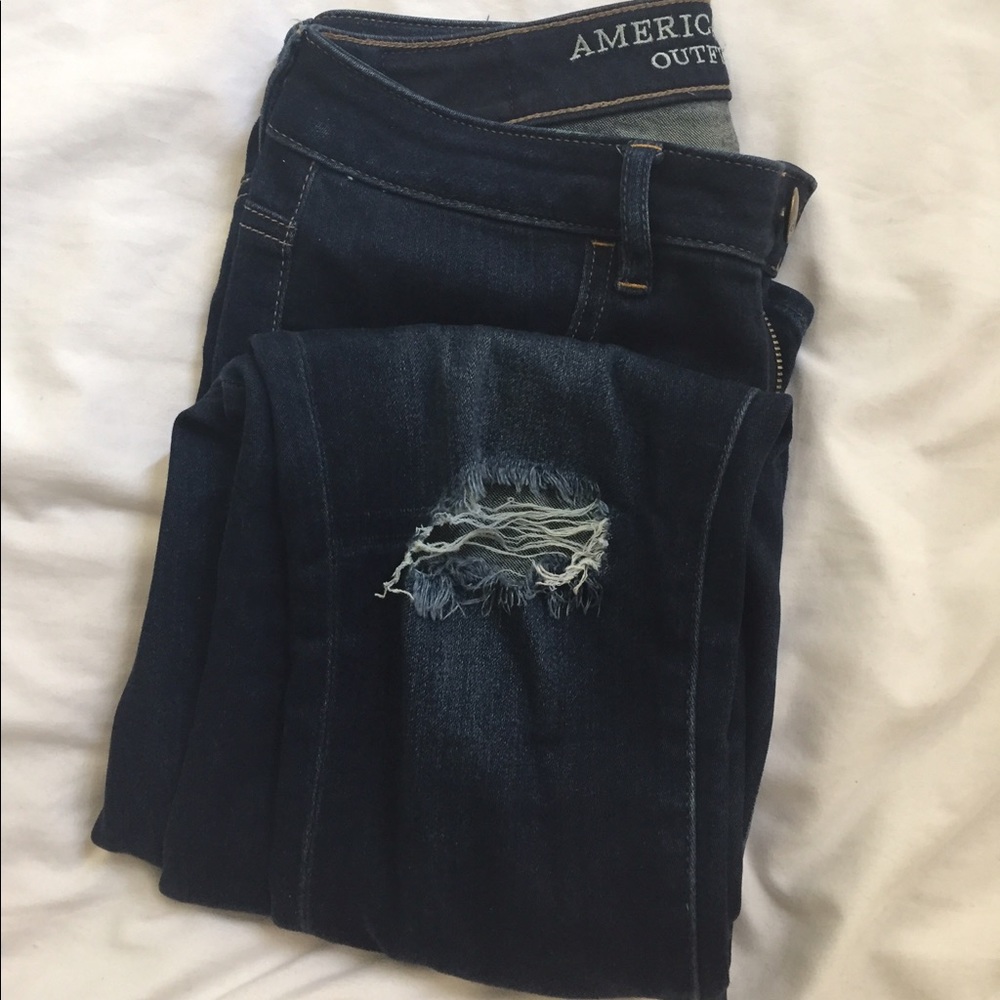 American eagle ripped dark wash skinny jean