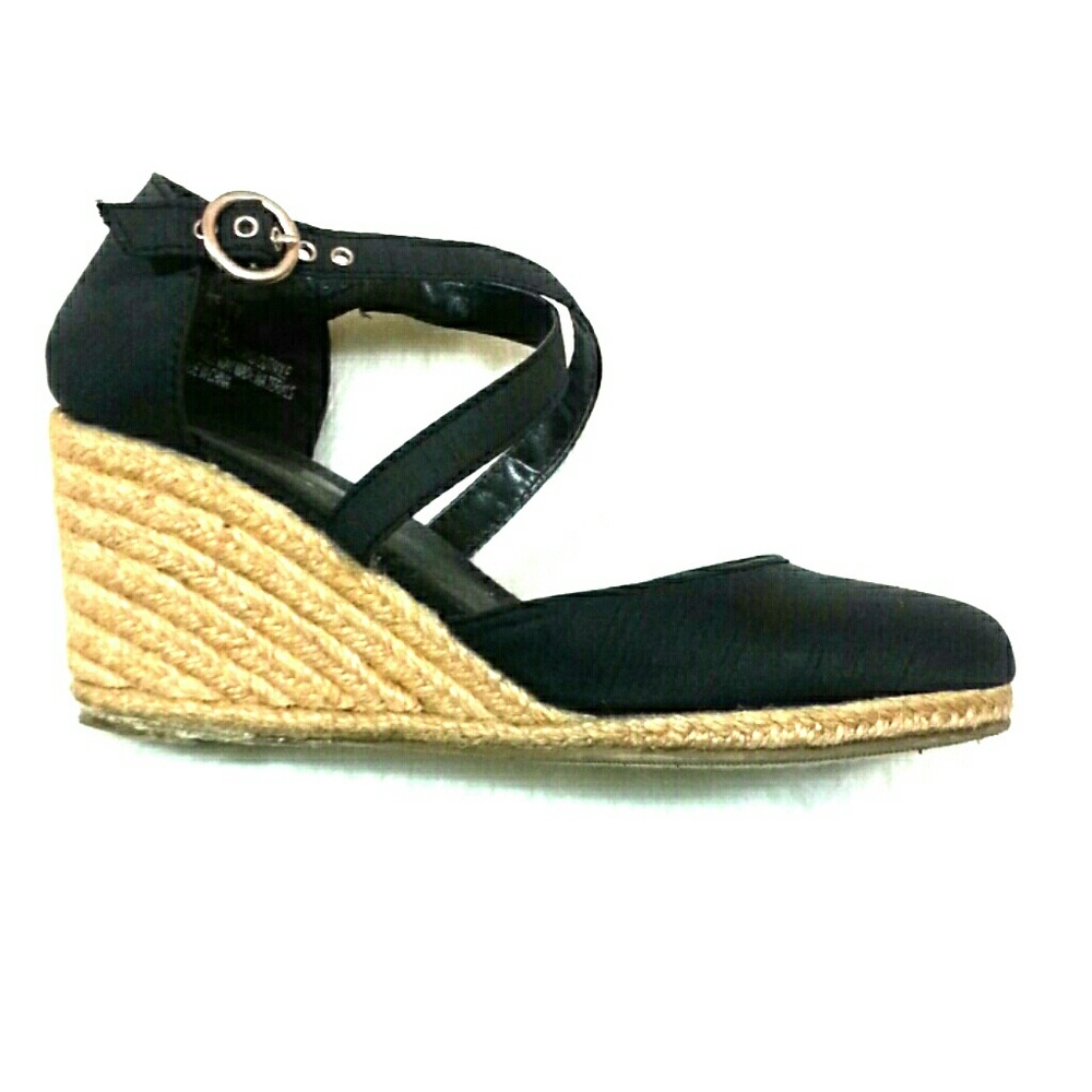 Fashion Bug Black Linen Criss Cross Wedges. NWOT