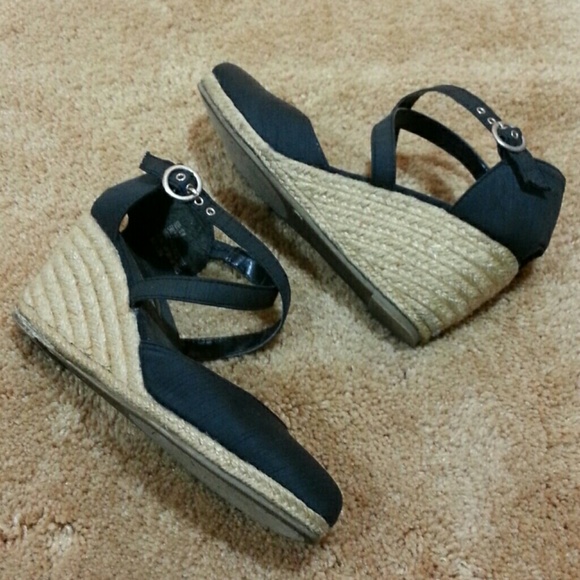 Fashion Bug Black Linen Criss Cross Wedges. NWOT - Picture 5 of 7