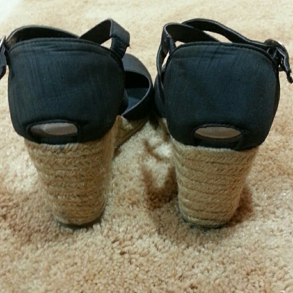 Fashion Bug Black Linen Criss Cross Wedges. NWOT - Picture 6 of 7