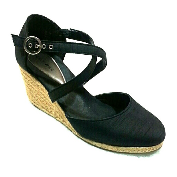 Fashion Bug Black Linen Criss Cross Wedges. NWOT - Picture 2 of 7