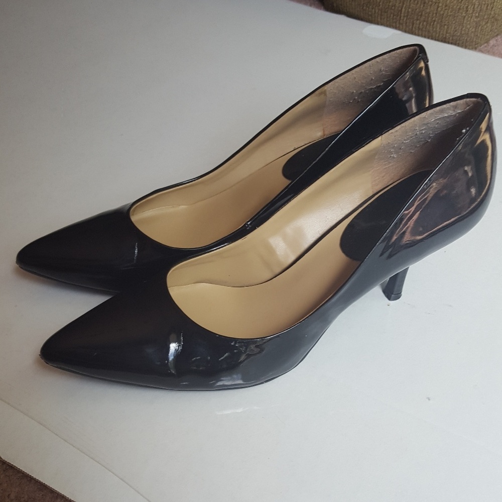Shiny kitten 🐱 pointed-toe heels