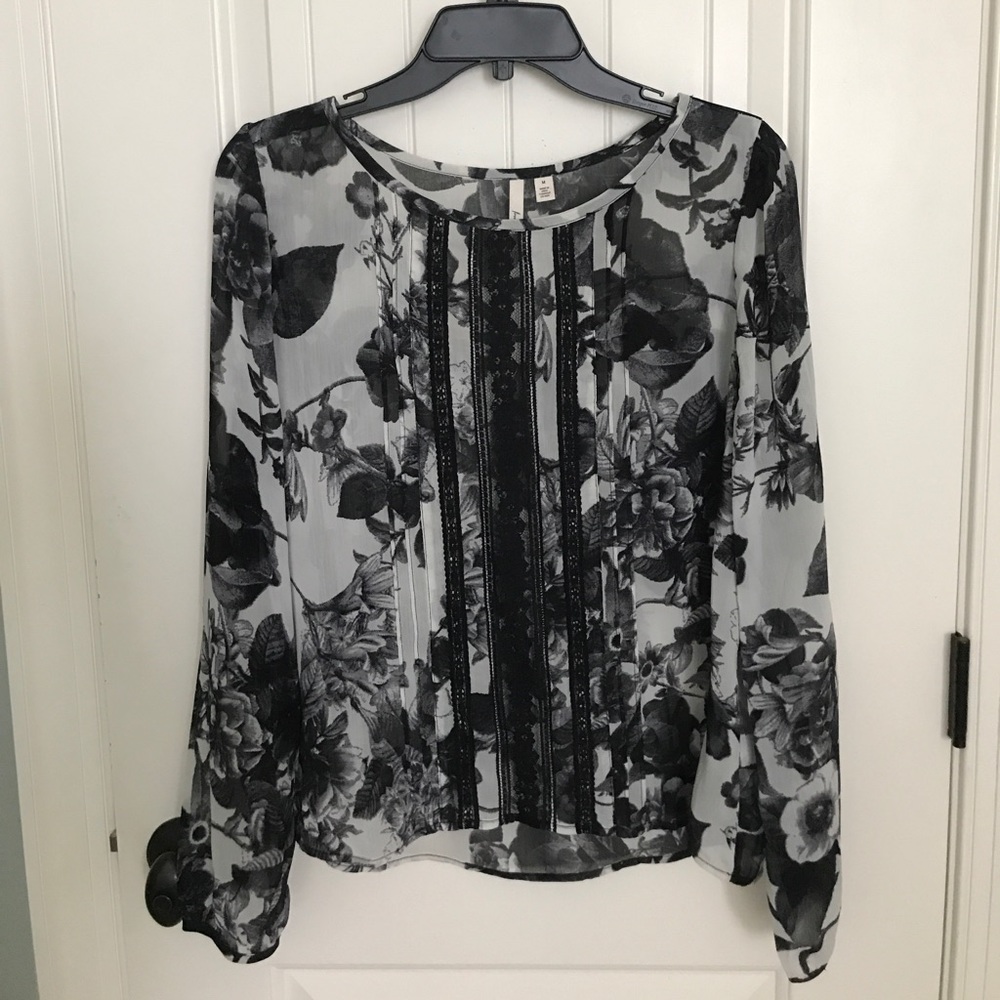 Blouse, long sleeved