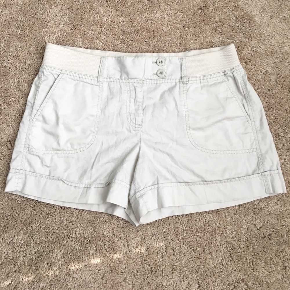 EUC Ann Taylor Loft size 10 khaki shorts