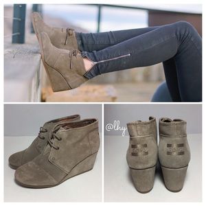 TOMS DESERT WEDGE BOOTIES SZ 8.5
