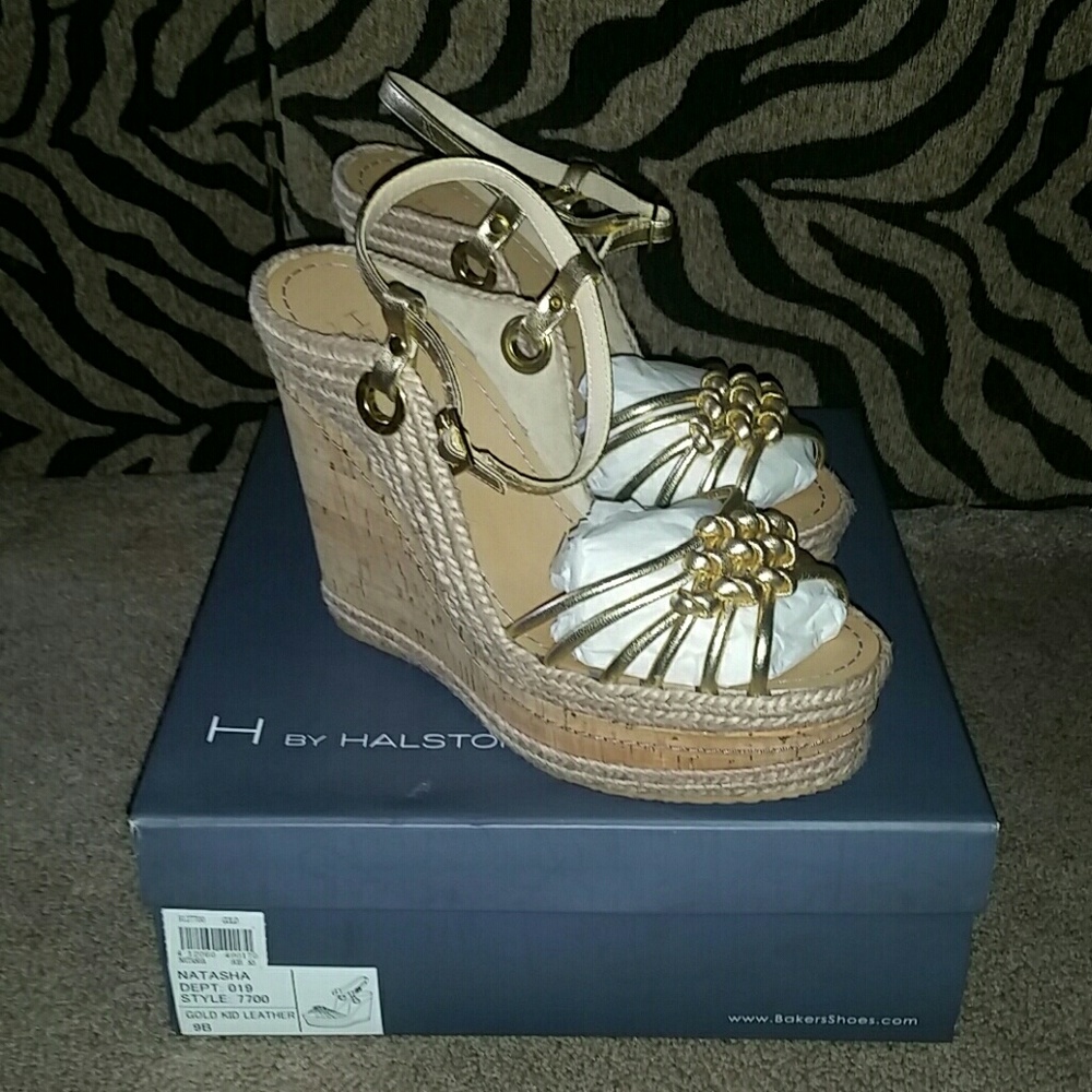 Beautiful cork wedges with genuine gold leather.