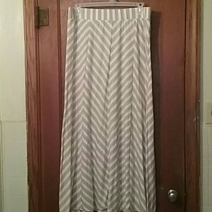 Maurices  XL maxi skirt