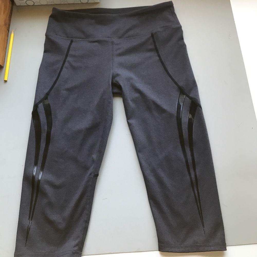 Dark gray Capri workout leggings. Black detail.