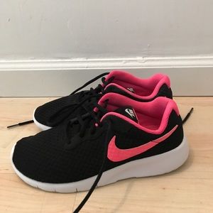 Girls Nike Size 5.5 Y