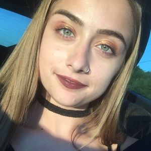 Meet your Posher, Juliette