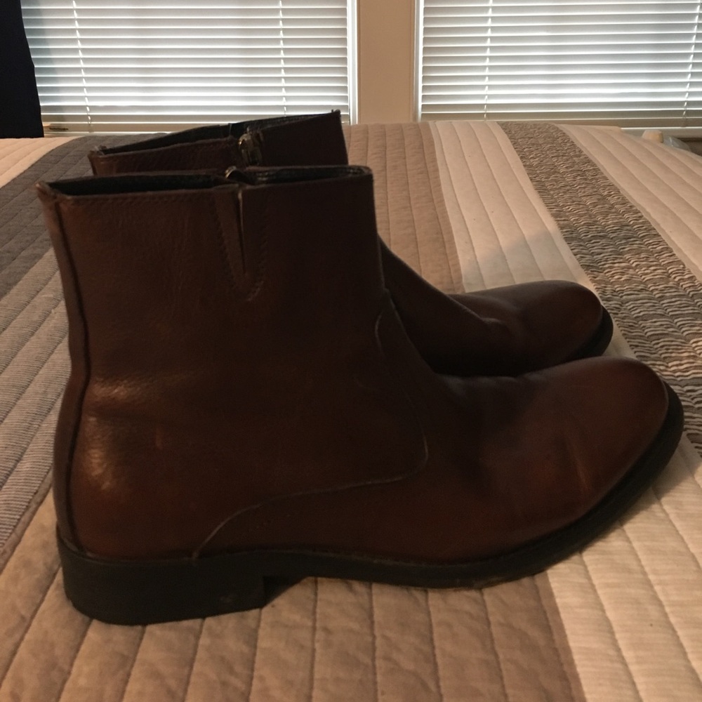 Kenneth Cole brown zip up boots