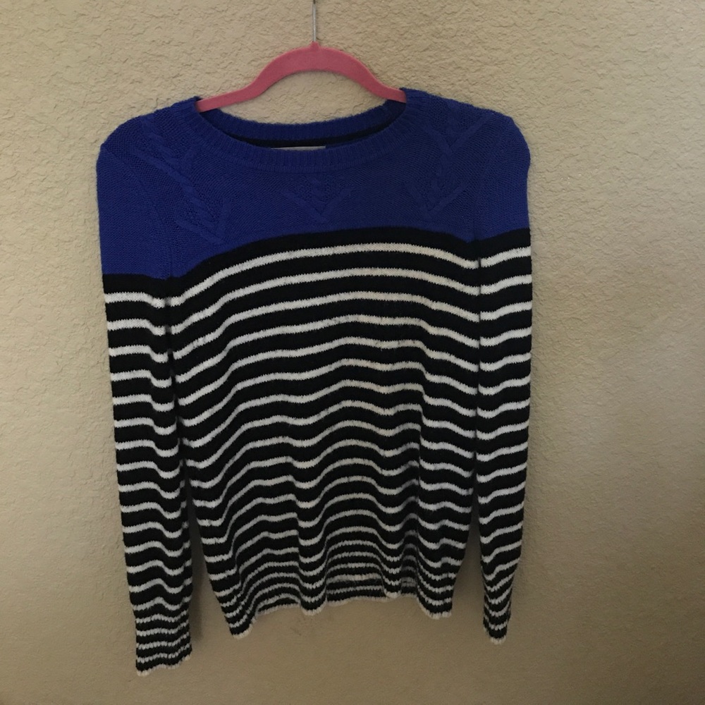 Gap sweater