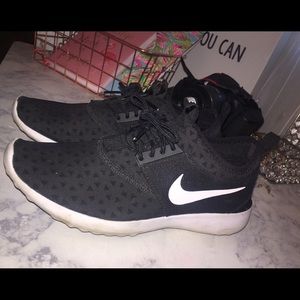 NIKE Juvenate