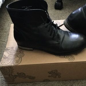 Black lace up ankle boots. Vintage 1900s