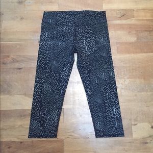 Fabletics, Capri leggings, size medium