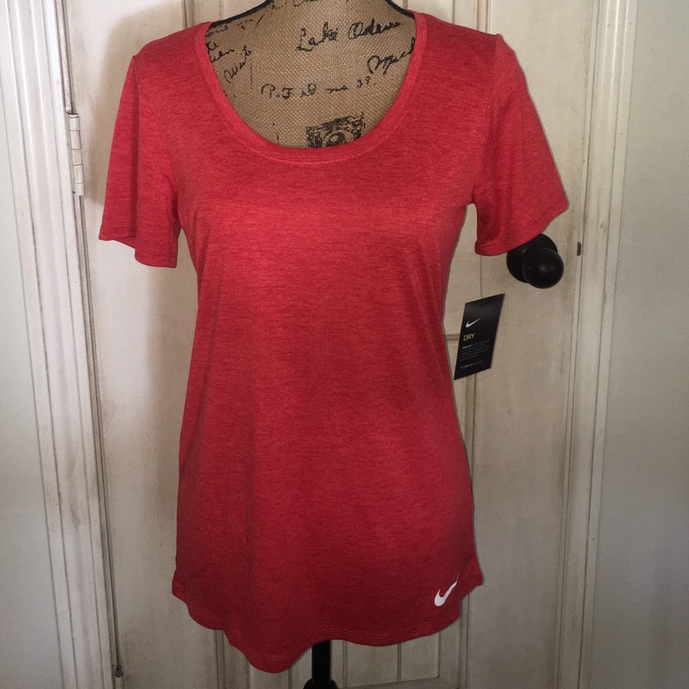 🌺CLOSET CLOSING EVERYTHING MUST GO 🌺NWT NIKE DRY SHIRT 🌺