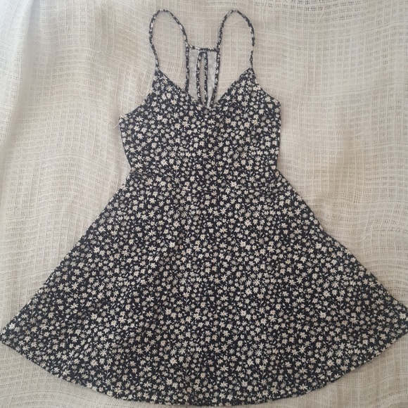 SO Dresses & Skirts - Daisy Print Dress