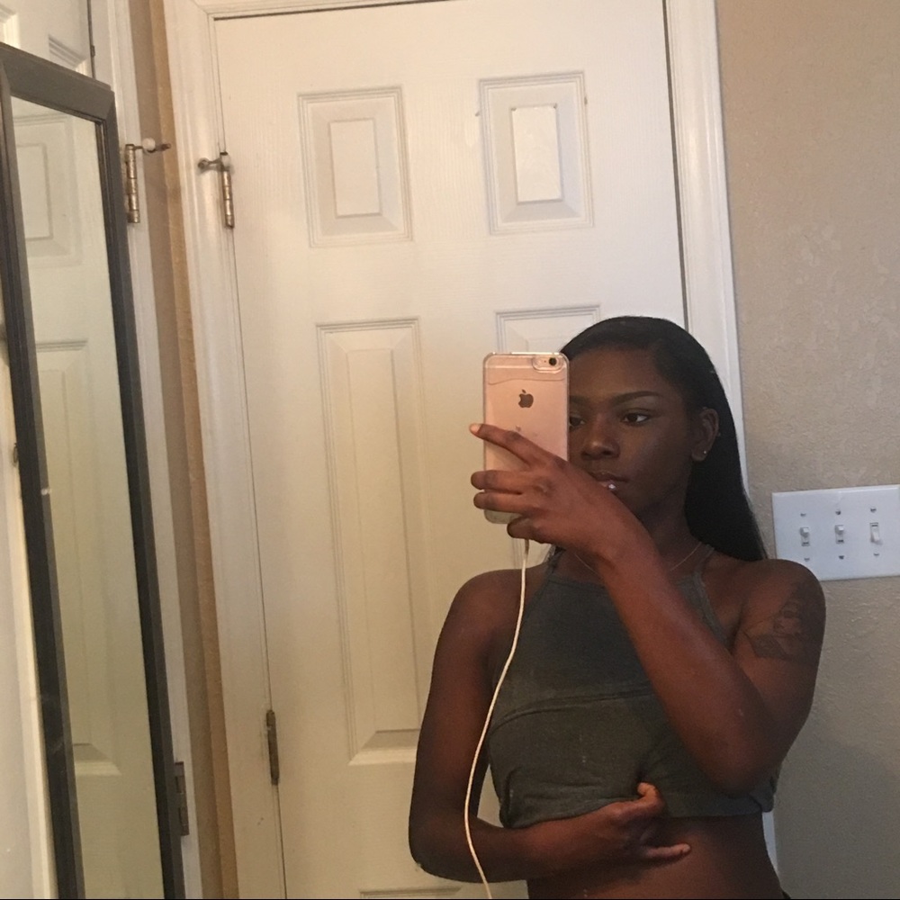 Meet your Poshers, Nickayla and Jenea