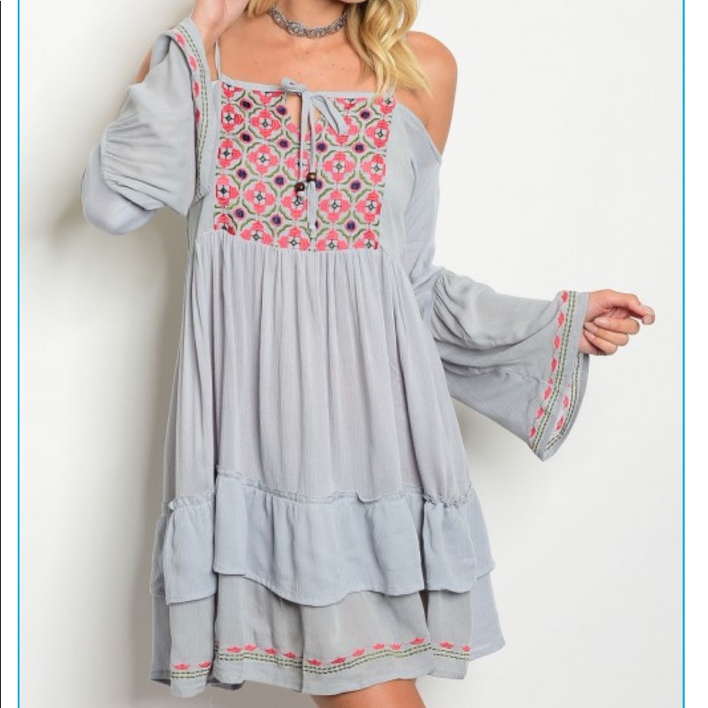 🌼 soft cold shoulder embroidered bell sleeves