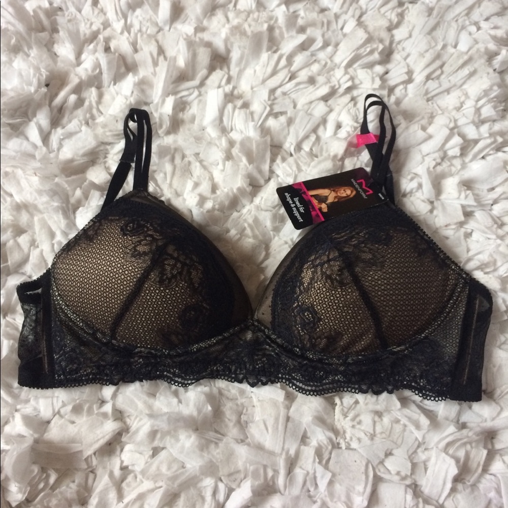 Black lace bra with no underwire NWT